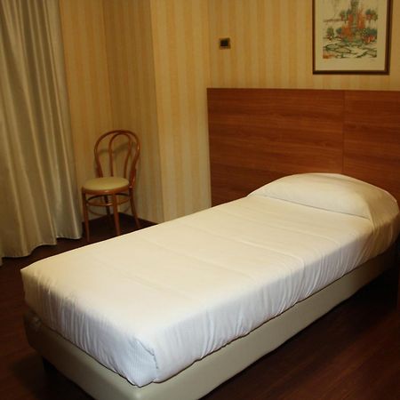 Hotel 2C Legnano Exterior foto