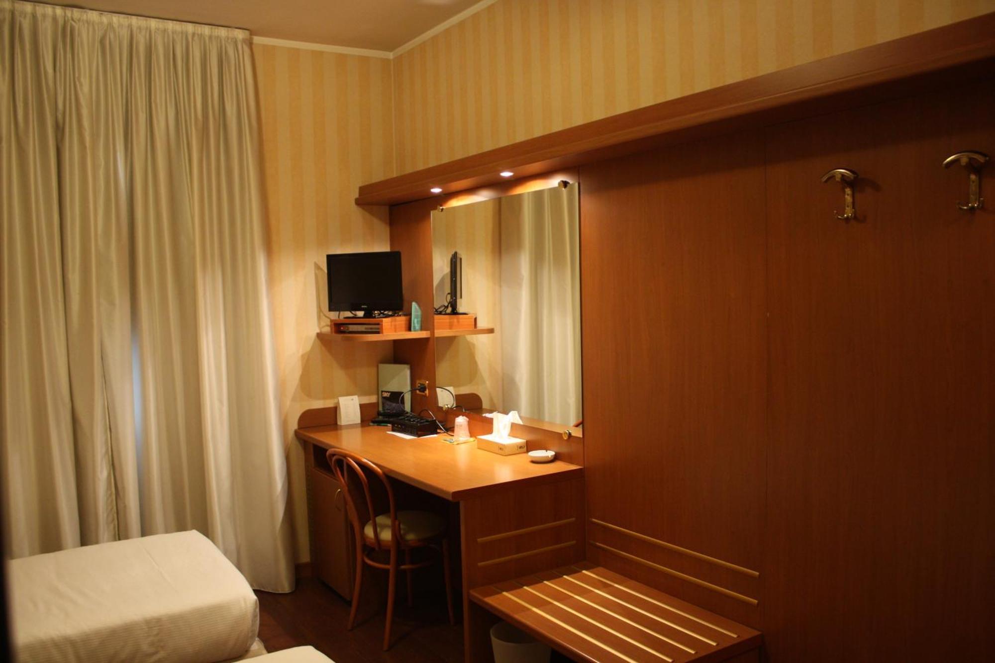 Hotel 2C Legnano Exterior foto