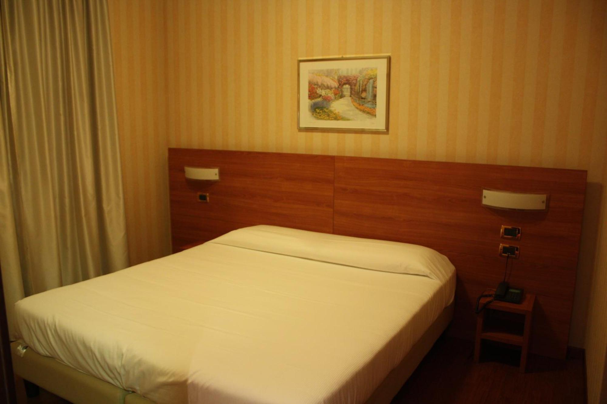 Hotel 2C Legnano Exterior foto
