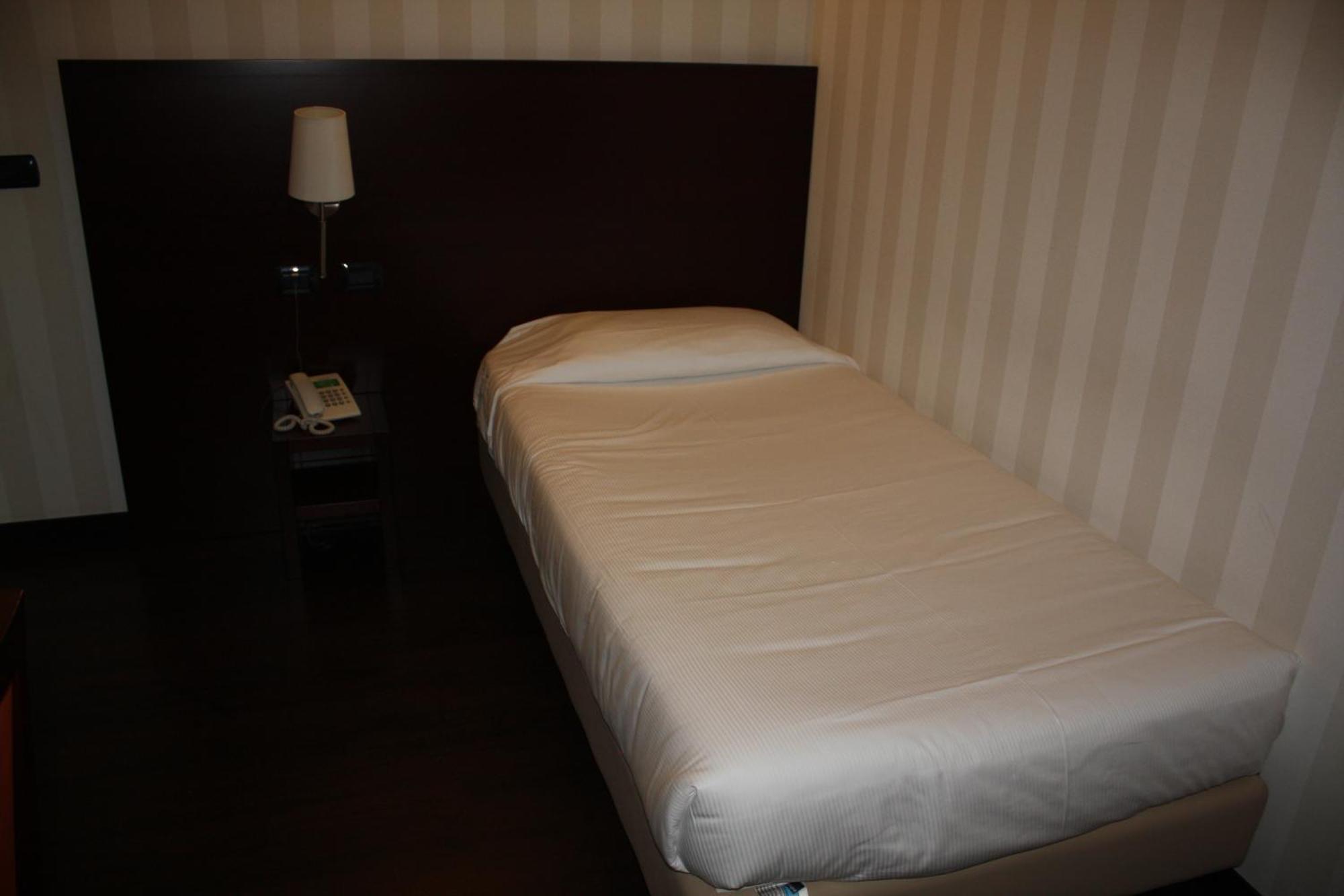 Hotel 2C Legnano Exterior foto