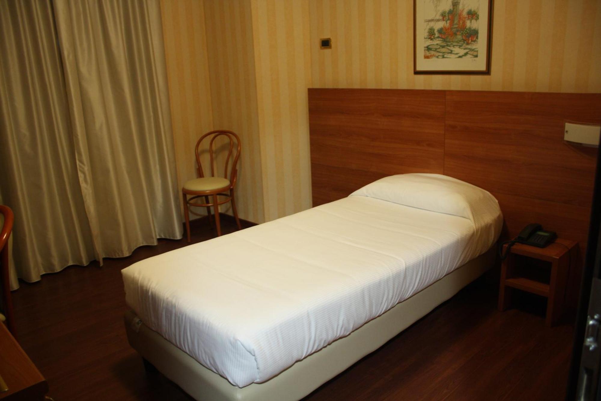 Hotel 2C Legnano Exterior foto