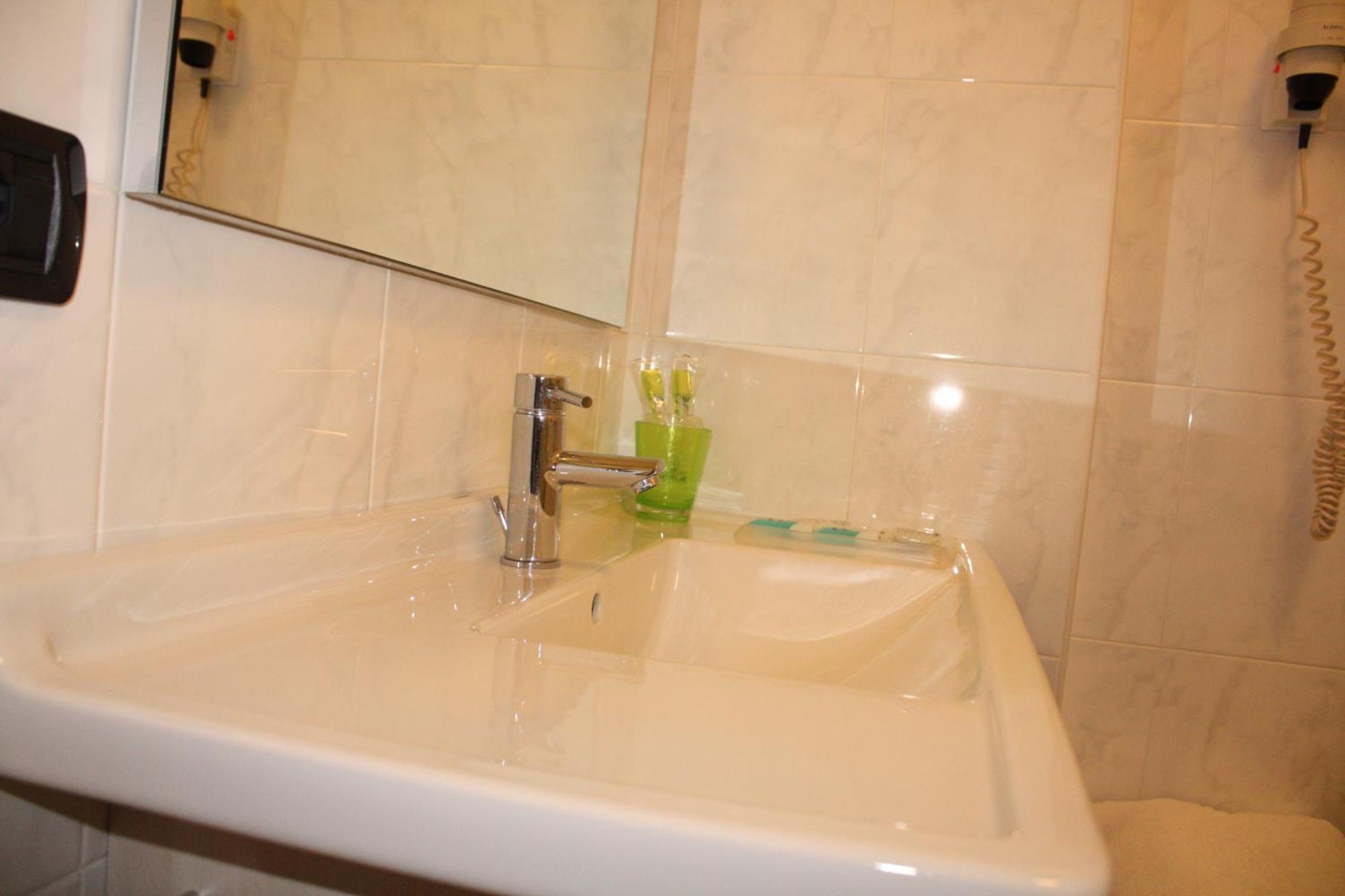 Hotel 2C Legnano Exterior foto