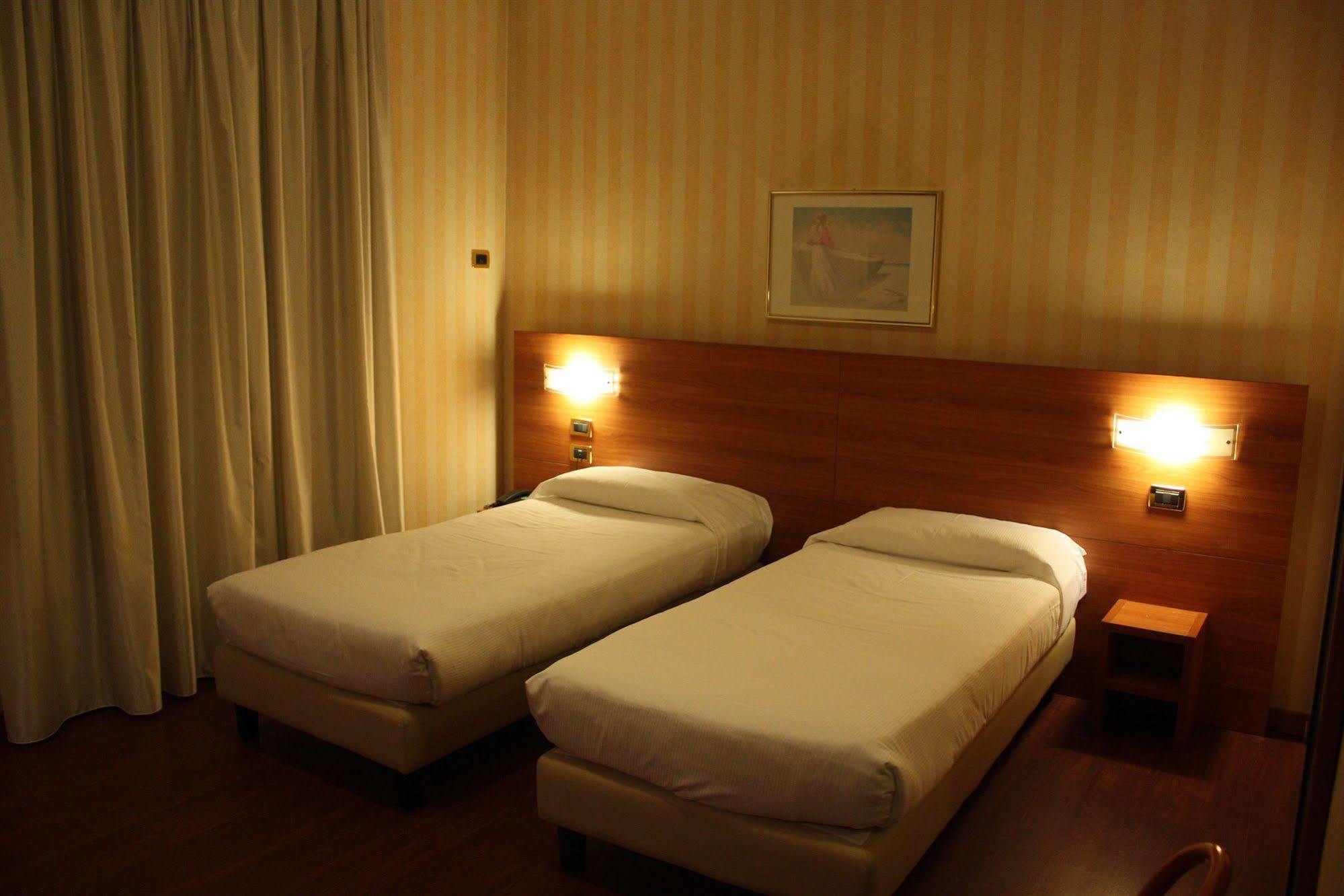 Hotel 2C Legnano Exterior foto