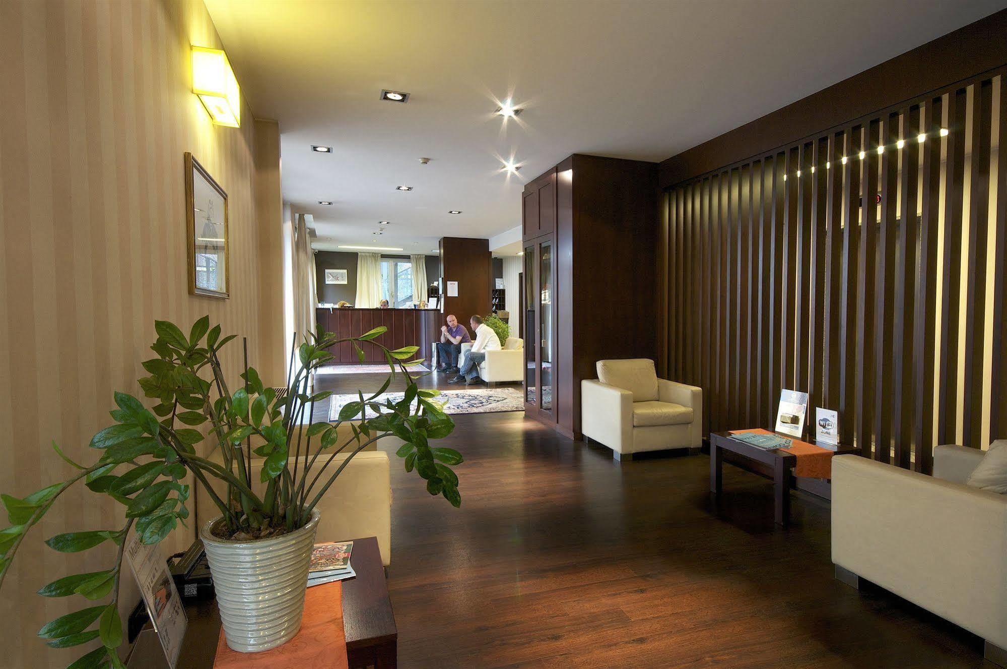 Hotel 2C Legnano Exterior foto