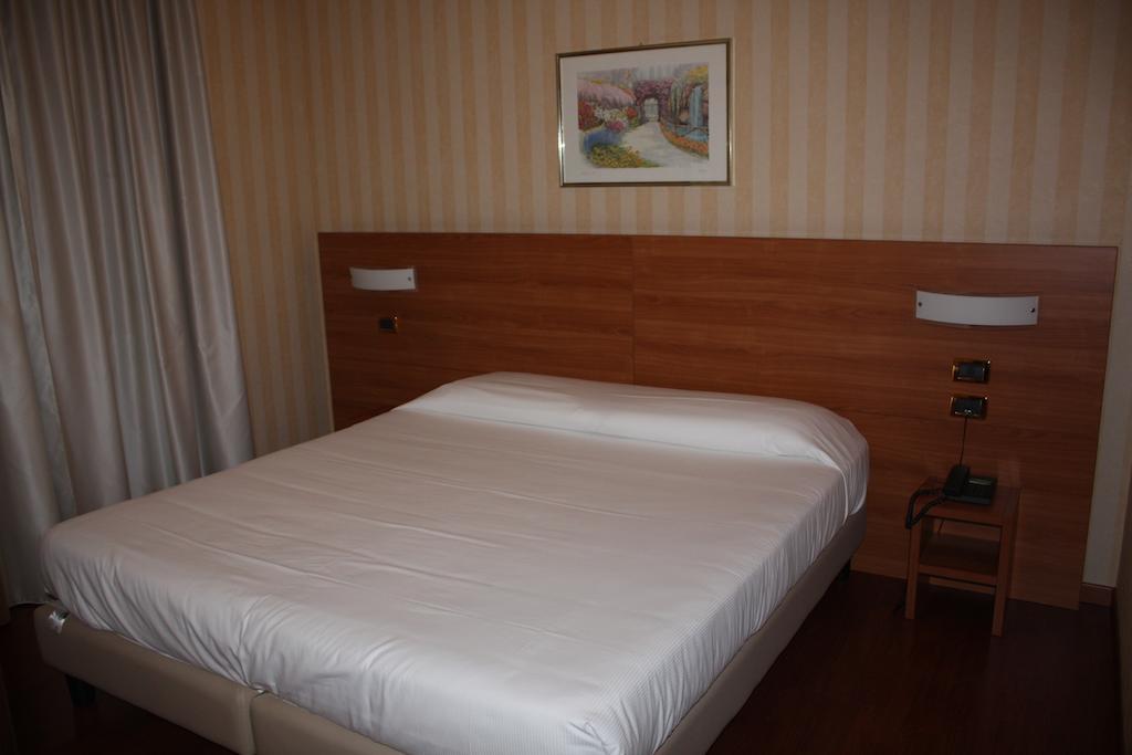 Hotel 2C Legnano Exterior foto